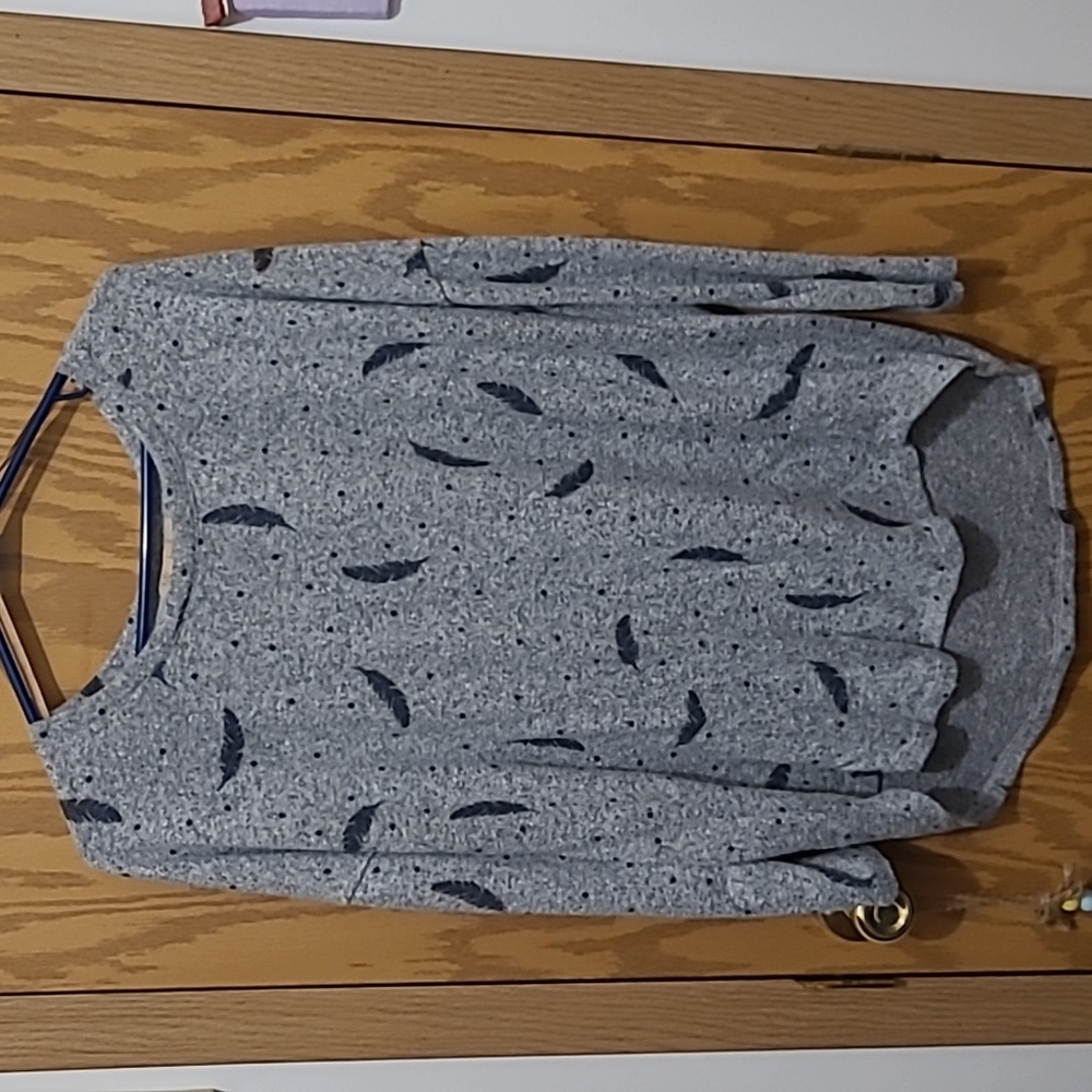 Grey M Feather light sweater